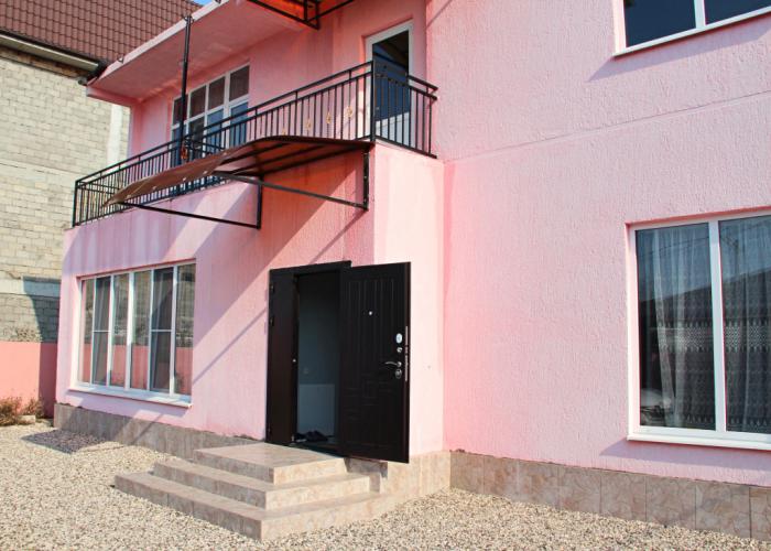 Rozovaya Laguna Guest House