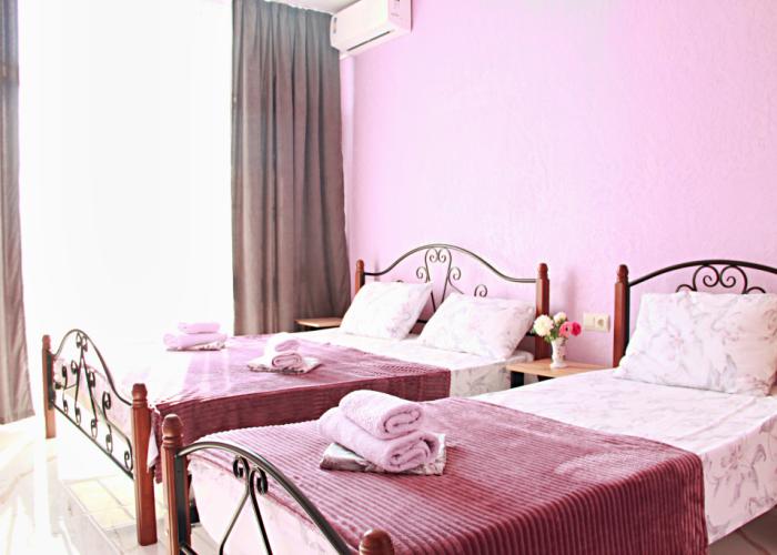 Rozovaya Laguna Guest House