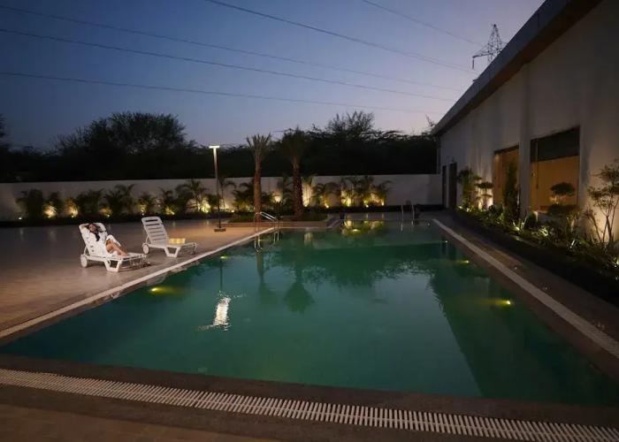 Crown Park Luxury Hotel