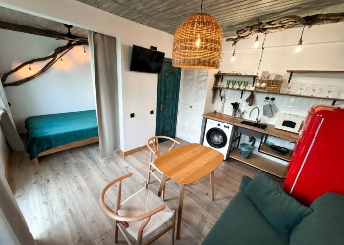 Studiya S Sovremennym Interyerom Flat