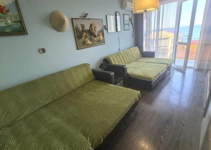Uyutnaya so Vsemi Udobstvami i Balkonom v 96 Metrakh ot Morya Flat