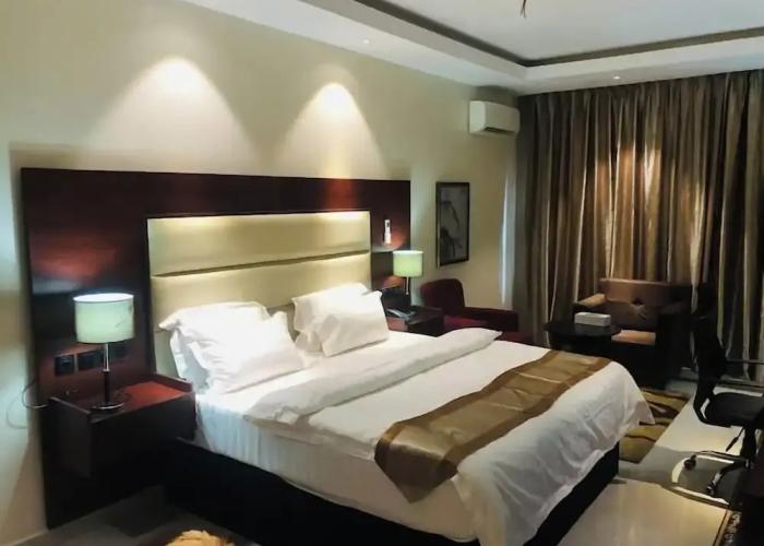 Jay Hiltin Hotel