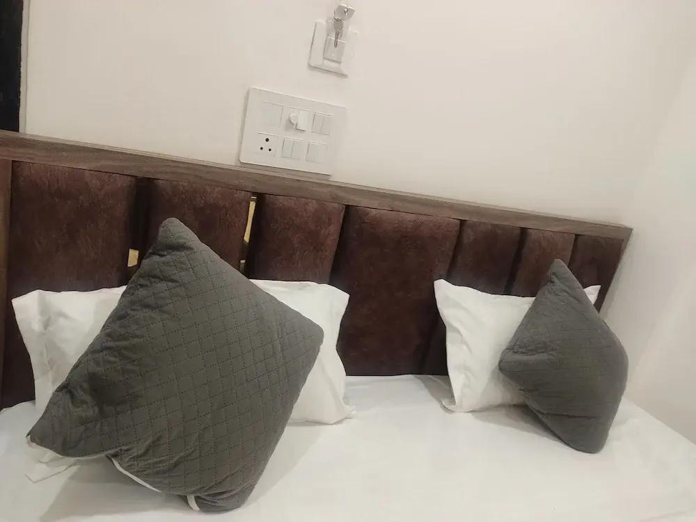 фото Hotel Abhinandan