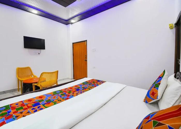Fabhotel Geeta Bhawan