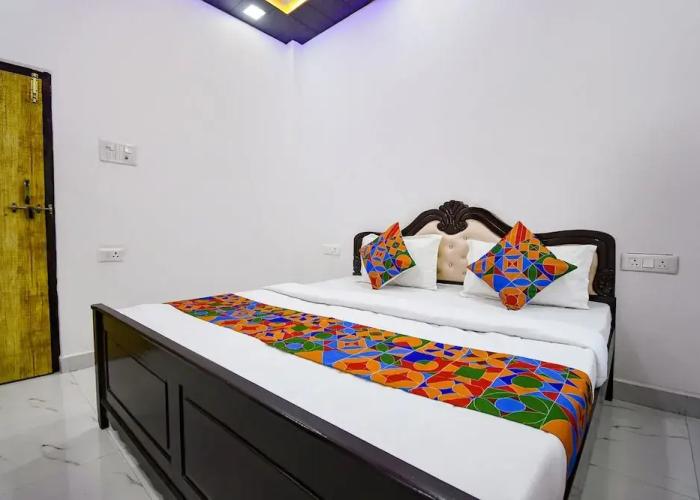 Fabhotel Geeta Bhawan