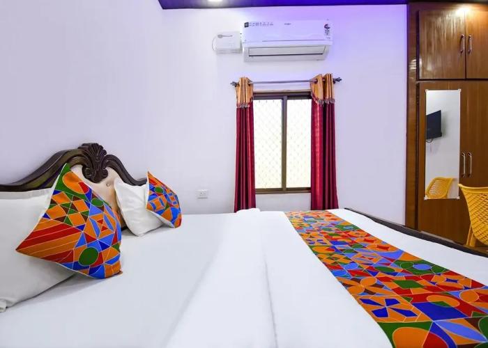 Fabhotel Geeta Bhawan