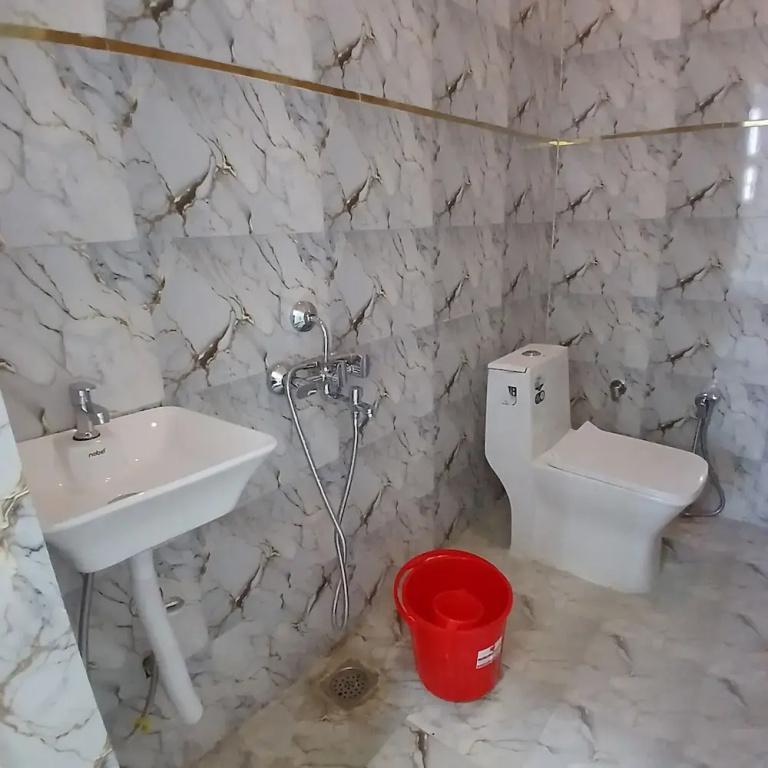 фото Awadh Biharee Inn