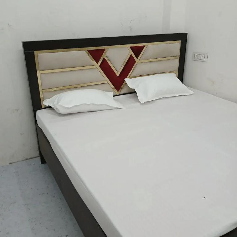 фото Awadh Biharee Inn