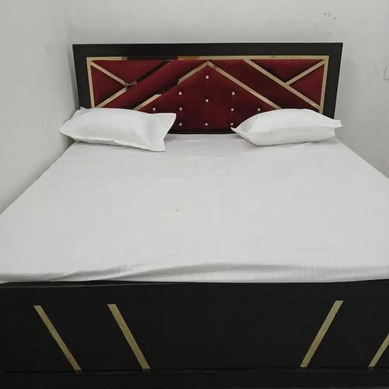 фото Awadh Biharee Inn