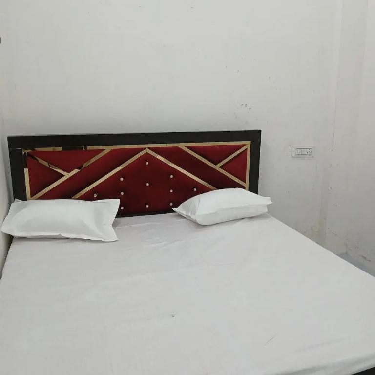 фото Awadh Biharee Inn