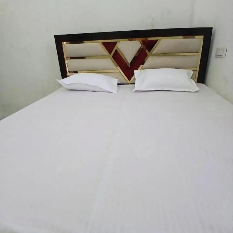 фото Awadh Biharee Inn