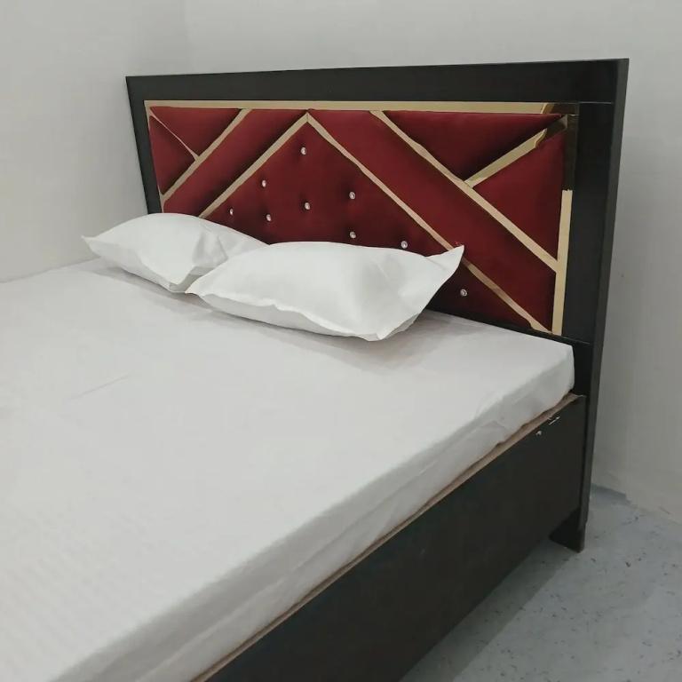 фото Awadh Biharee Inn