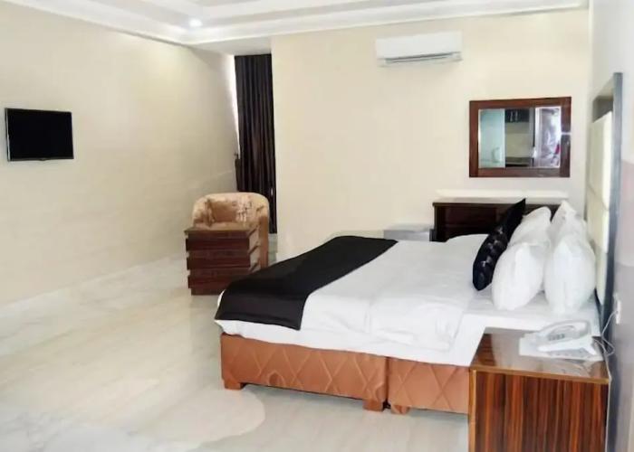 Tatiana Hotel and Suites
