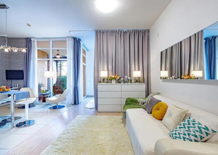 Uyutnaya Studiya S Terrasoy Apartments