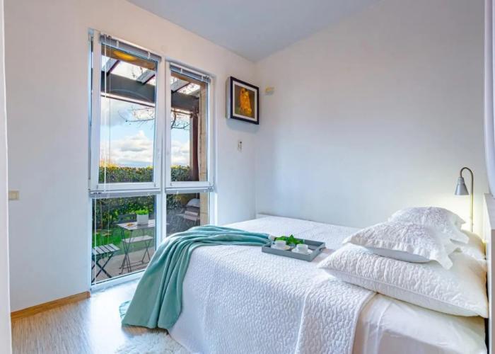 Uyutnaya Studiya S Terrasoy Apartments