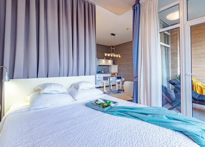 Uyutnaya Studiya S Terrasoy Apartments
