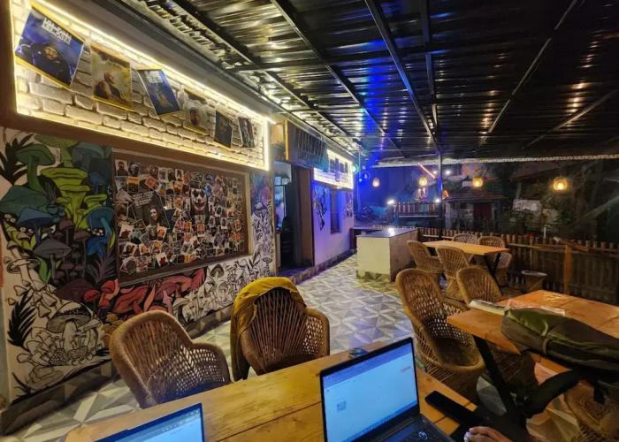 Hollywood Camps and Restaurant Bir