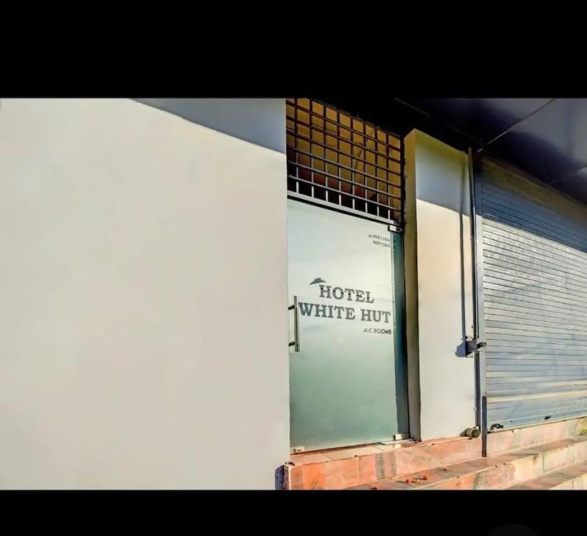 Hotel White Hut
