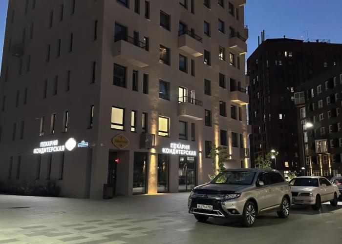 Moon72 on Sergei Dzhanbrovsky street 4k1