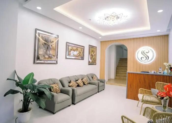 Spotlight Hotel near Hundred Islands wharf