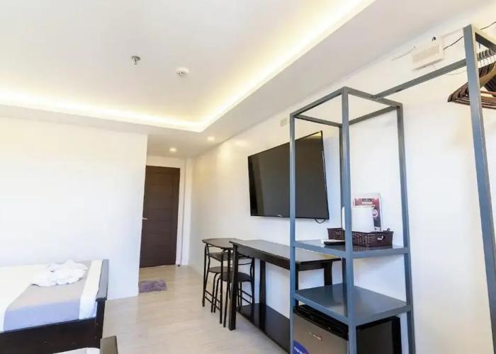 Spotlight Hotel near Hundred Islands wharf