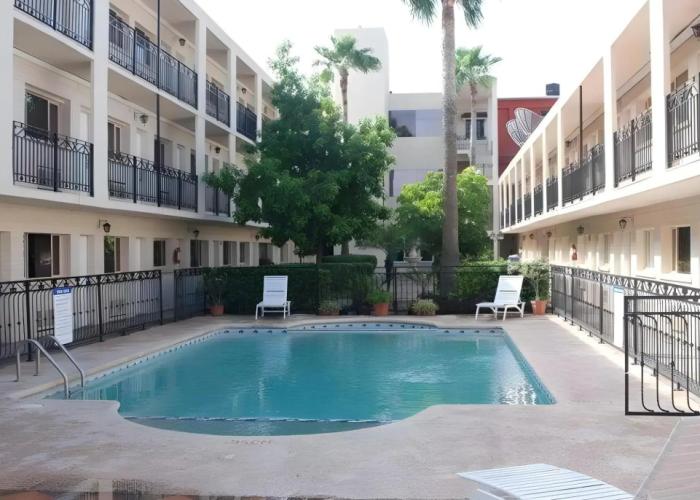 Hotel El Camino Inn & Suites