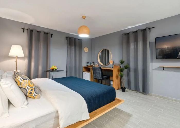La Finca Luxury Suites Hotel