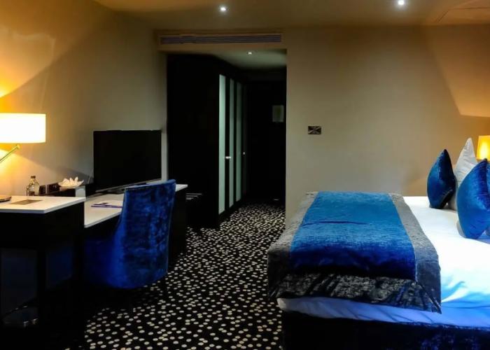 Ten Square Hotel