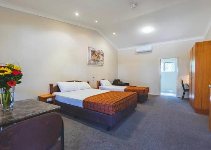 Roma Explorers Inn