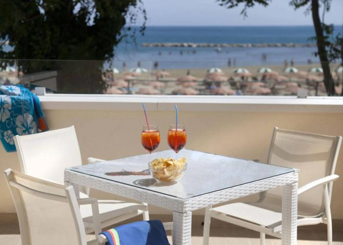 Marina Beach Suite Hotel