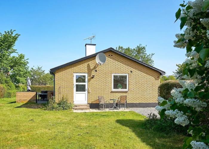 6 Person Holiday Home in Ronne-by Traum