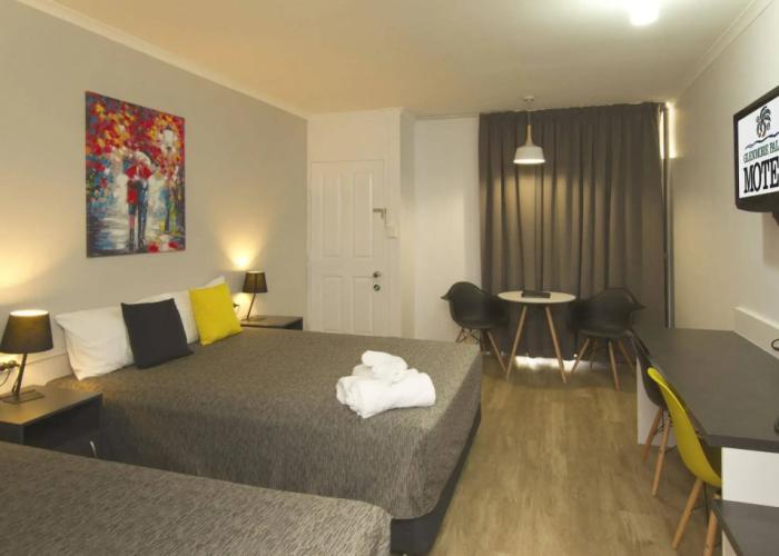 Glenmore Palms Motel