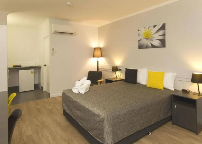 Glenmore Palms Motel