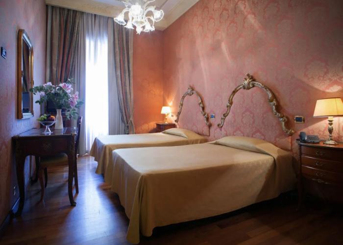 Des Epoques Hotel