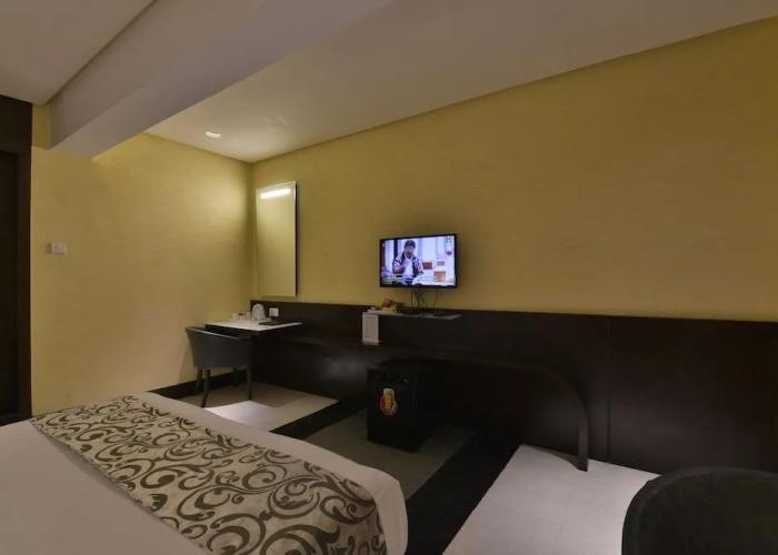Hotel The Golden Oak Central by Citrus Prime