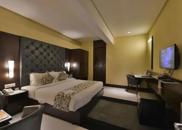 Hotel The Golden Oak Central by Citrus Prime