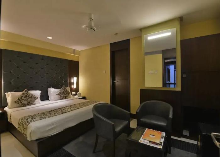 Hotel The Golden Oak Central by Citrus Prime