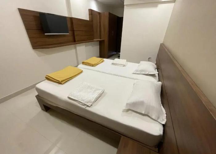 Stay Guru Hari Om Residency