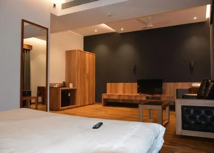 The Grand Neelam Hotel