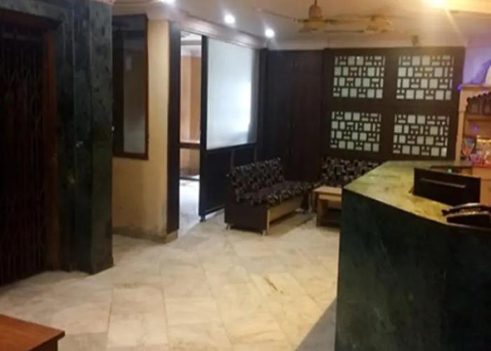 Hotel Adarsh Palace