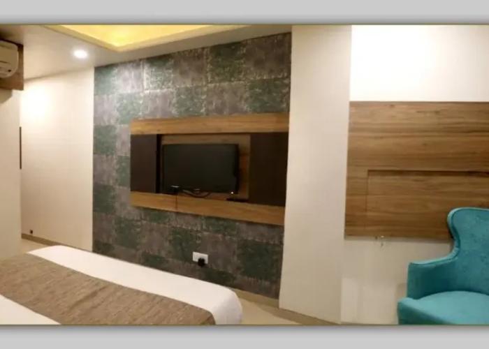 Hotel Adarsh Palace