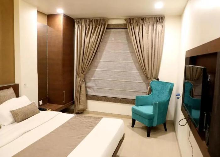 Hotel Adarsh Palace