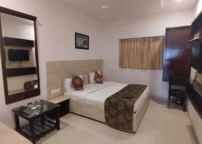 Shree Palace Hotel