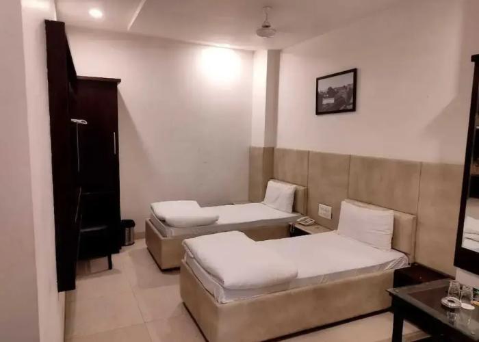 Shree Palace Hotel