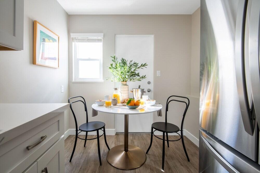 Seashore Suites by AvantStay – Modern Comfort Steps from La Jolla Cove