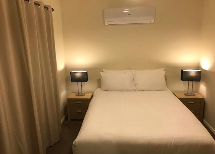 Charles Rasp Motor Inn & Cottages
