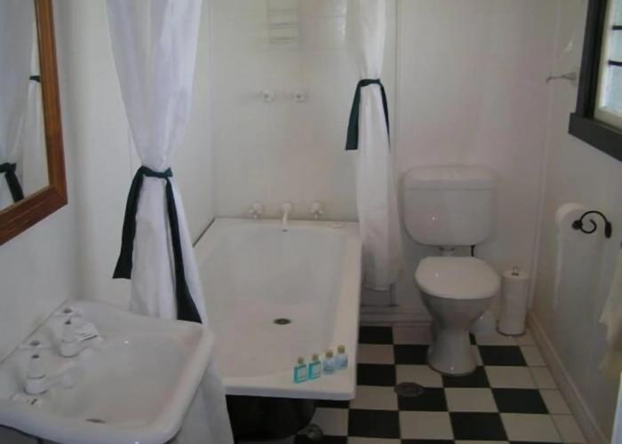 Charles Rasp Motor Inn & Cottages