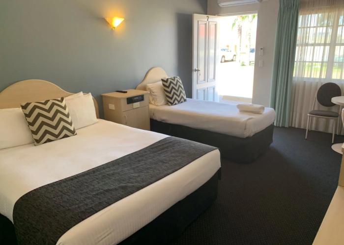 Charles Rasp Motor Inn & Cottages