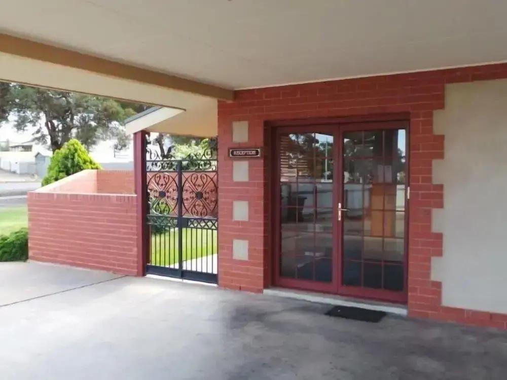 фото Gateway Motor Inn