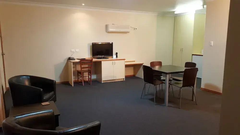 фото Gateway Motor Inn